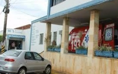 Rapaz vai cobrar dívida de homem e acaba ferido a tiros após discussão