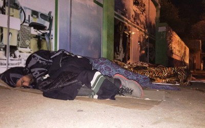 Sem dinheiro, desempregados dormem no chão para pegar senhas no CIAT