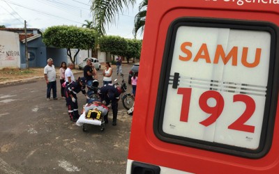 Motociclista é arremessado após impacto contra carro no Interlagos 