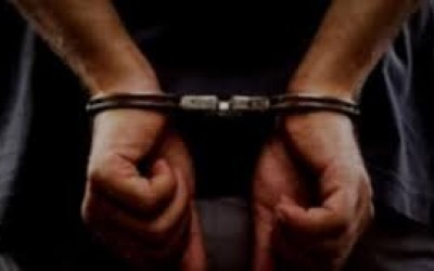 Após bebedeira em bar, marido chega em casa quebrando tudo 