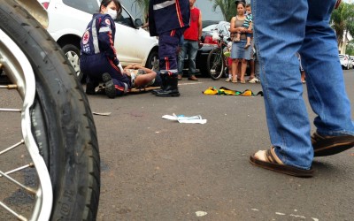 Colisão entre motos mobiliza equipes do SAMU e deixa trânsito lento