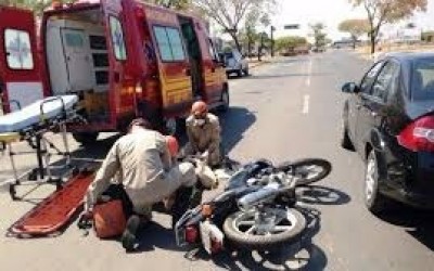 Acidente entre motos deixa uma pessoa ferida no Jardim Alvorada