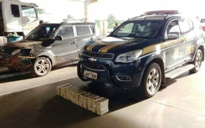 Acidente de trânsito resulta em apreensão de cocaína 