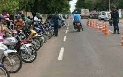 Jovem foge de blitz e tem moto apreendida no bairro JK