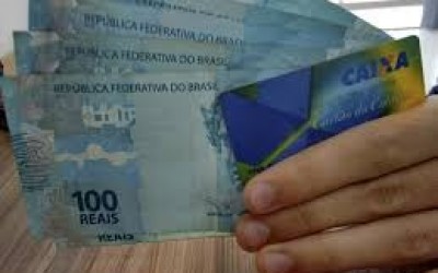 Trabalhadores nascidos em março e abril já podem sacar abono salarial do PIS