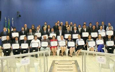 No ano do centenário, médicos e dentistas são homenageados pela Câmara