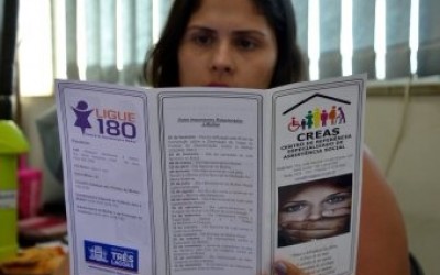 Secretaria promove panfletagem de conscientização de direitos das mulheres