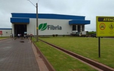 Votorantim S.A. e BNDESPAR assinam acordo para combinar as operações de Fibria e Suzano