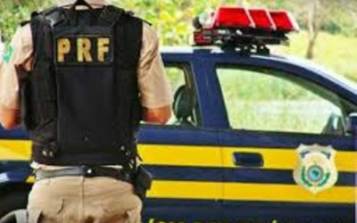 PRF apreende em Água Clara 26,6 kg de maconha em carro abandonado