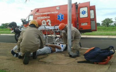 Bombeiros são acionados para atender acidente de trânsito na área central