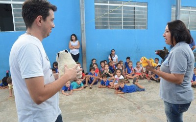 Palestras sobre posse responsável de animais são feitas em escolas de Três Lagoas