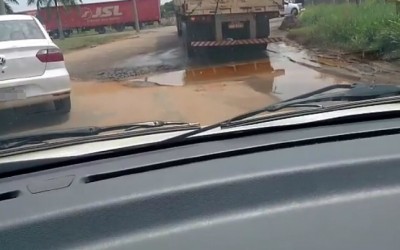 Em uma semana “Cratera” na BR-158 que foi consertada pelo DENIT volta a se abrir