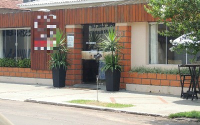 Acidente de trabalho em restaurante deixa mulher com parte do corpo queimado