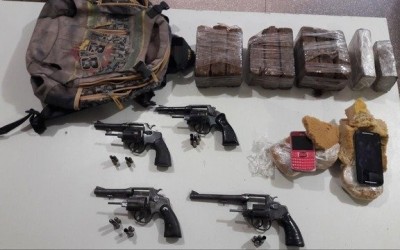 Homens mortos pela polícia estavam com armas e drogas 
