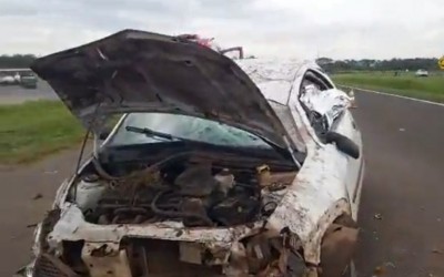 Capotamento de carro em rodovia deixa uma pessoa morta 