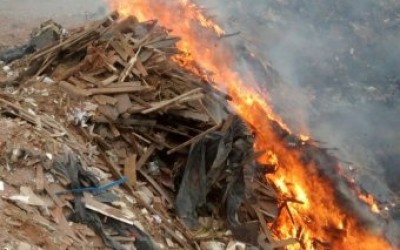 Queimada de lixo mobiliza equipe do Meio Ambiente ao “Buracão do Jupiá”