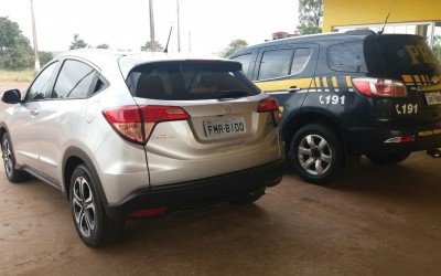 Mecânico é preso com carro de luxo com suspeita de clonagem 