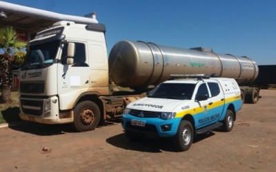 PMR apreende caminhão por adulteração e documentação falsa