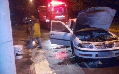 Carro é incendiado em avenida de Três Lagoas durante a madrugada 