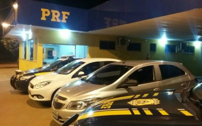 Em 10 minutos, PRF apreende dois carros clonados na BR-262