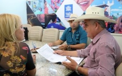 Prefeito de Três Lagoas recebe diretora da EMEC “Antônio Camargo Garcia”