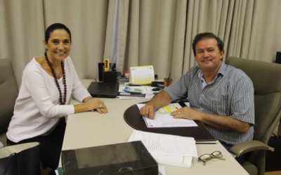 Deputado Eduardo Rocha recebe a visita da ex-vereadora Carla Stephanini e estudam dobradinha