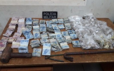 Menores são apreendidos em flagrante arrombando cofre de supermercado