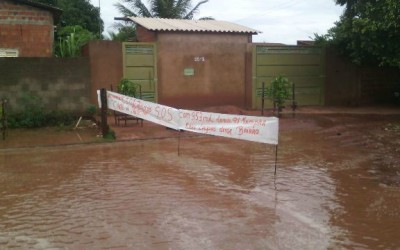 Moradores do Oiti ficam ilhados e perguntam, cadê a prefeita?
