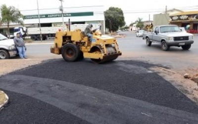 Prefeitura realiza recapeamento de pavimento de Praça do Jardim Alvorada