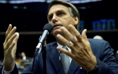 Com quase metade de indecisos, Bolsonaro segue líder no Estado
