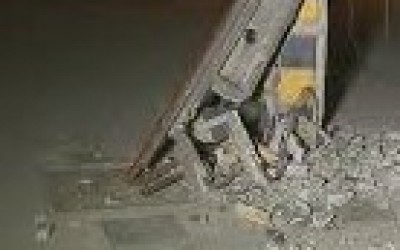 Alcoolizado, jovem perde controle do veículo e colide contra poste de energia