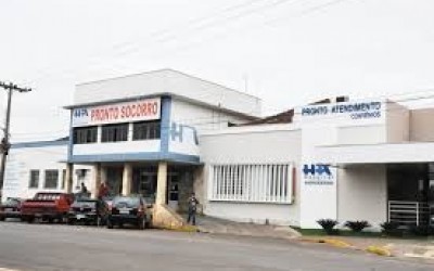 Motociclista bate em poste, é socorrido e morre no Hospital Auxiliadora 