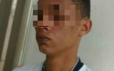 Rádio Patrulha aborda homem usando entorpecente em via pública