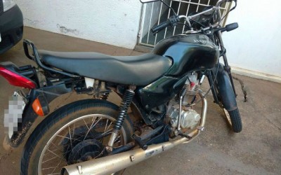 Pedreiro denuncia moto abandonada em terreno baldio no bairro Nova Três Lagoas