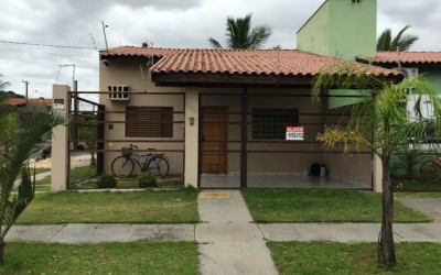 Alugo casa no Santos Dumont II