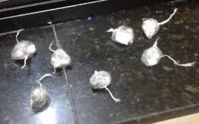 Jovem é preso por comercializar drogas em frente a uma casa noturna de Três Lagoas