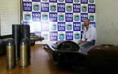 Após denúncia anônima, campeiro é preso com revólver e espingarda 