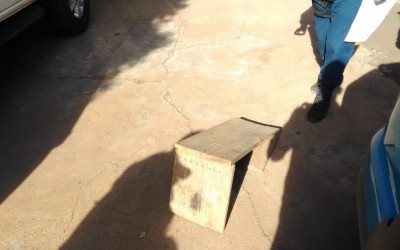 Durante roubo, homem é agredido com banco de madeira