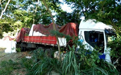 Carreteiro que saiu de Três Lagoas sofre acidente na rodovia SP-294