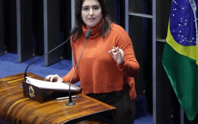 Simone Tebet defende urgência na proibição de propagandas de cigarro