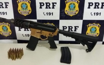 Fuzil, carregadores e 26 munições são apreendidas na BR-262