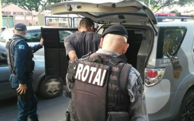 Homem se assusta com a aproximação da ROTAI e acaba sendo detido por porte de drogas