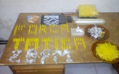 Força Tática apreende 202 pinos de cocaína na Vila Zuque
