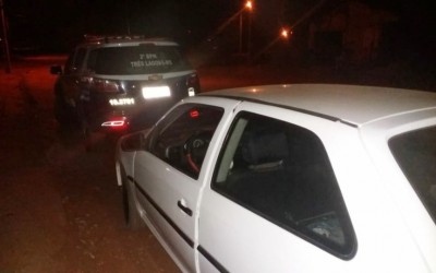 Após denúncia, Polícia Militar recupera carro furtado