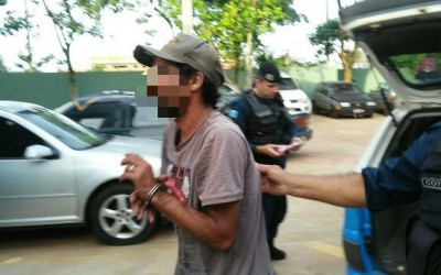 Homem que tentava furtar cadeados de supermercado é preso pela PM 