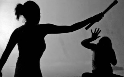 Mulher ameaça e agride ex-marido com barra de ferro por não aceitar fim do relacionamento