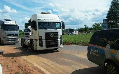 Familiares e amigos fazem carreata para homenagear o caminhoneiro Michel Lemes