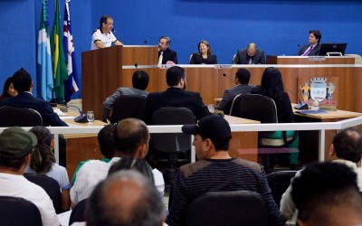 Taxistas pedem apoio de vereadores para proibir entrada de aplicativos de transporte 