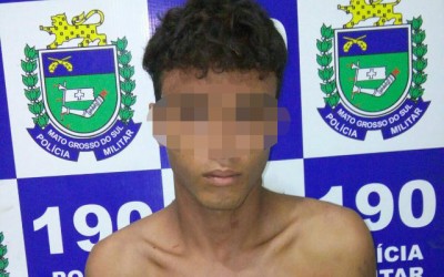 Acusado de furtar baterias agride policiais militares em ocorrência