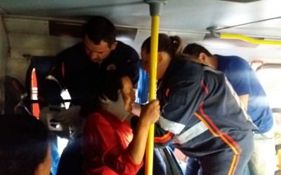 Em Três Lagoas, passageira é socorrida pelo Samu após ônibus passar por lombada